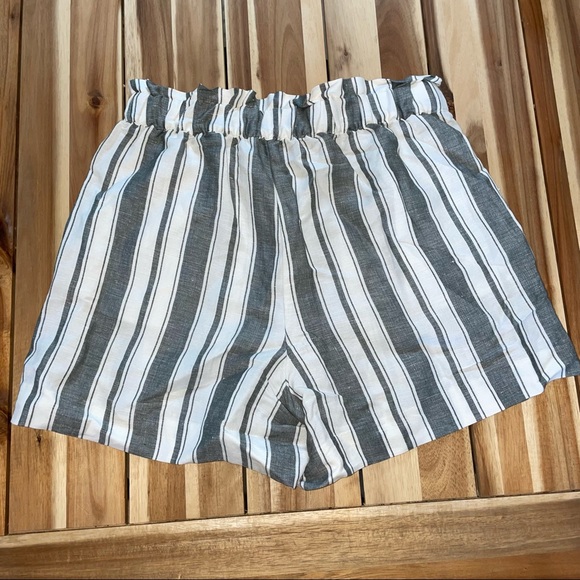 NWT Loft shorts size small - Picture 2 of 3